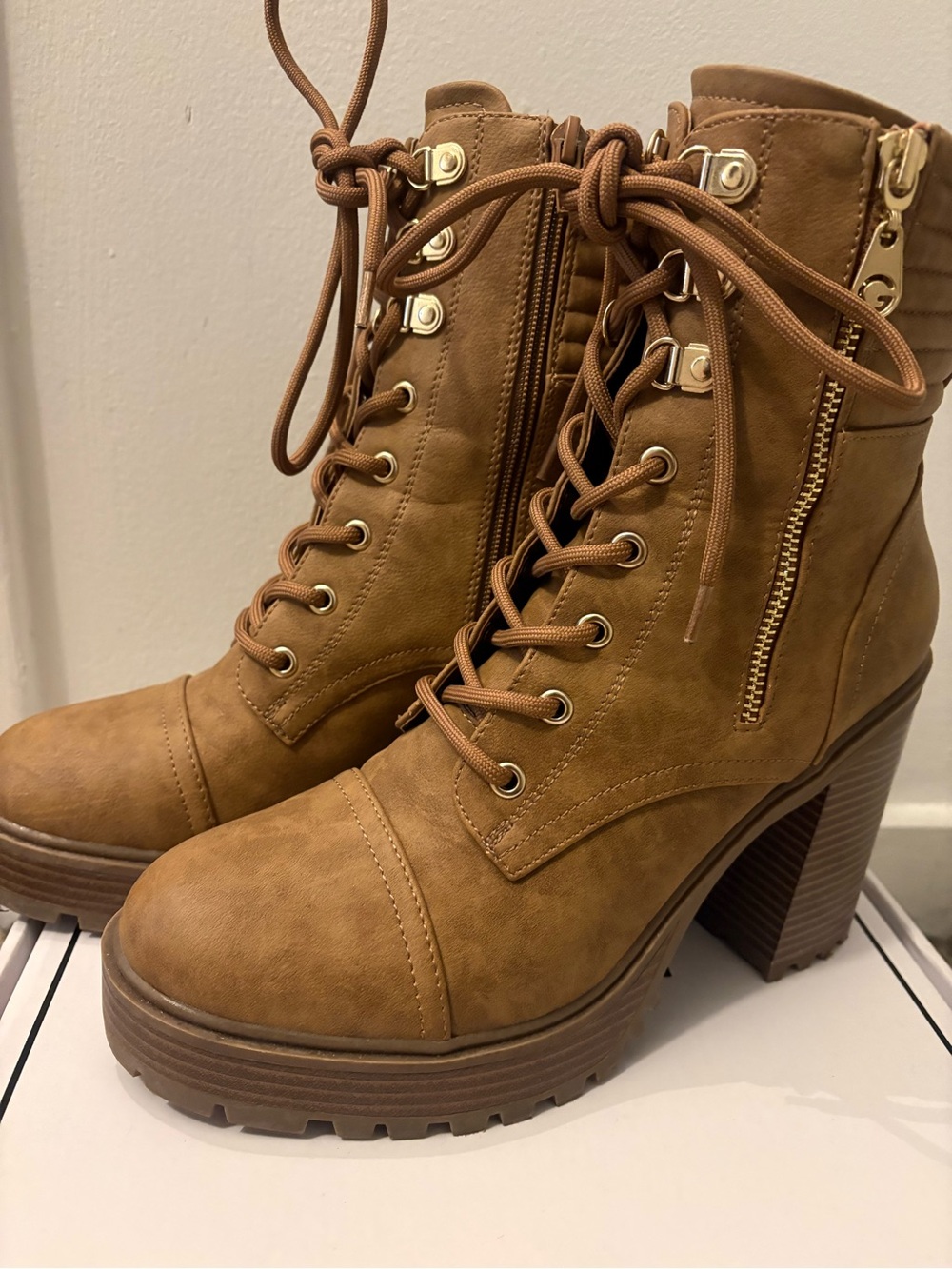 GBG Los Angeles Tan Lace-Up Heeled Combat Boots with Side Zipper, Size 9.5